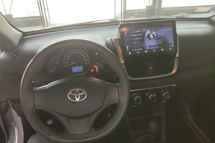 Used Toyota YARiS L Zhi Xiang 2017 1.5E CVT Dynamic Edition Center Console