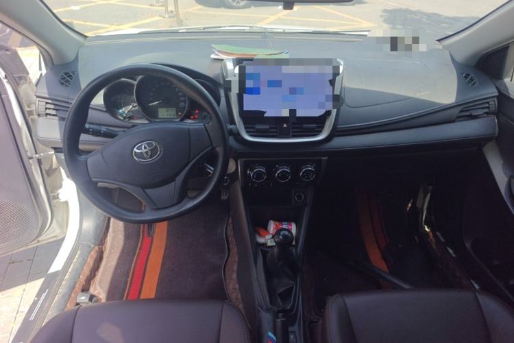 Used Toyota YARiS L Zhi Xiang 2017 1.5E Manual Charm Edition Center Console