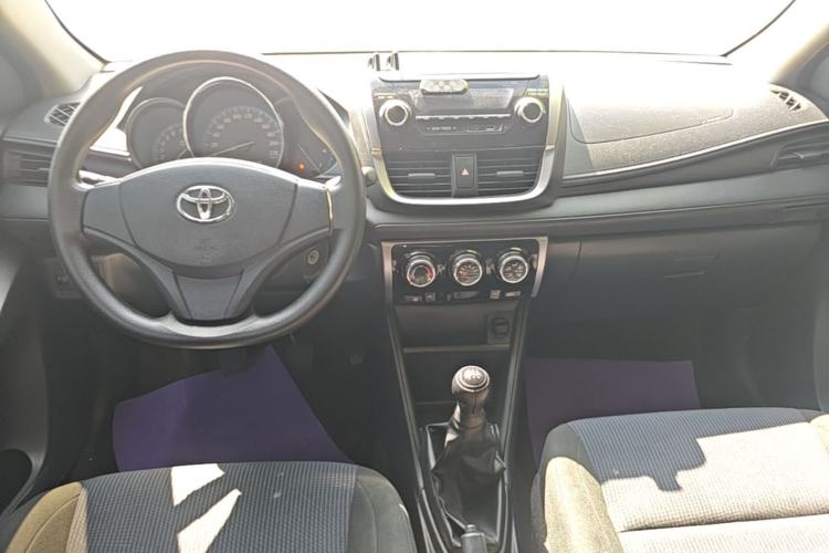 Used Toyota YARiS L Zhi Xiang 2017 1.3E Manual Charm Edition Center Console