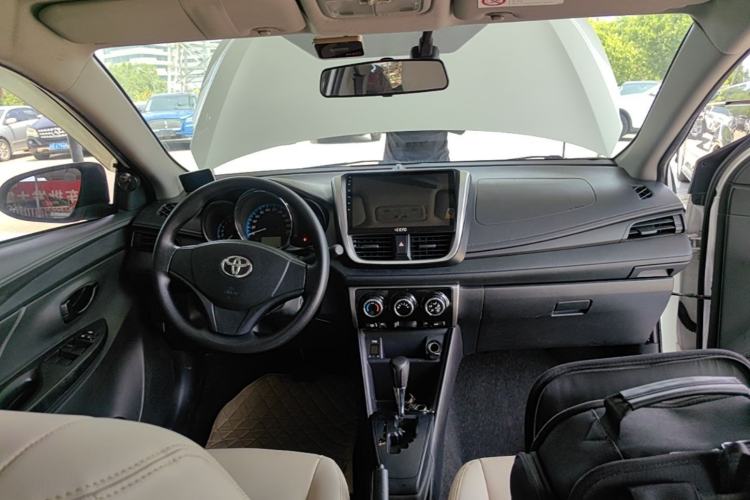 Used Toyota YARiS L Zhi Xiang 2017 1.5E CVT Dynamic Edition Center Console