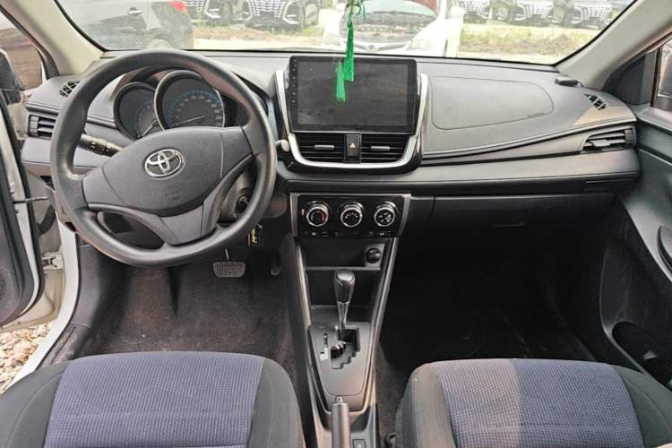 Used Toyota YARiS L Zhi Xiang 2017 1.5E CVT Dynamic Edition Center Console