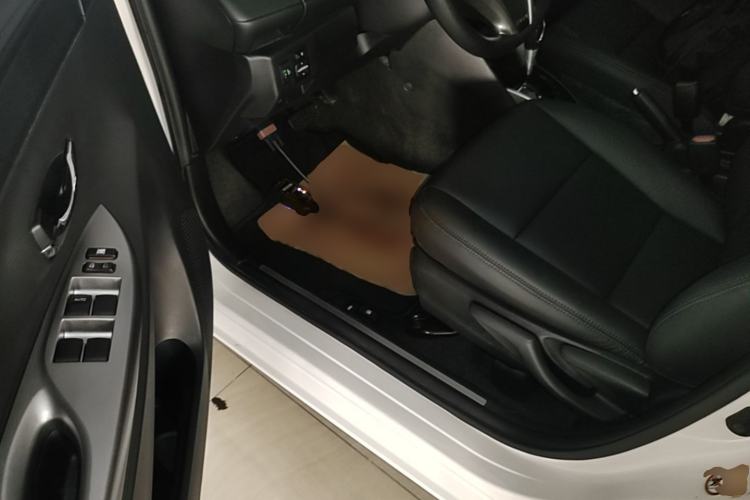 Used Toyota YARiS L Zhi Xiang 2017 1.5G CVT Xuan Dong Skyroof Edition Driver Seat