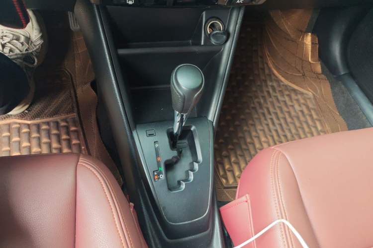 Used Toyota YARiS L Zhi Xiang 2017 1.5E CVT Dynamic Edition Gear Lever