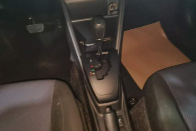 Used Toyota YARiS L Zhi Xiang 2017 1.5E CVT Dynamic Edition Gear Lever