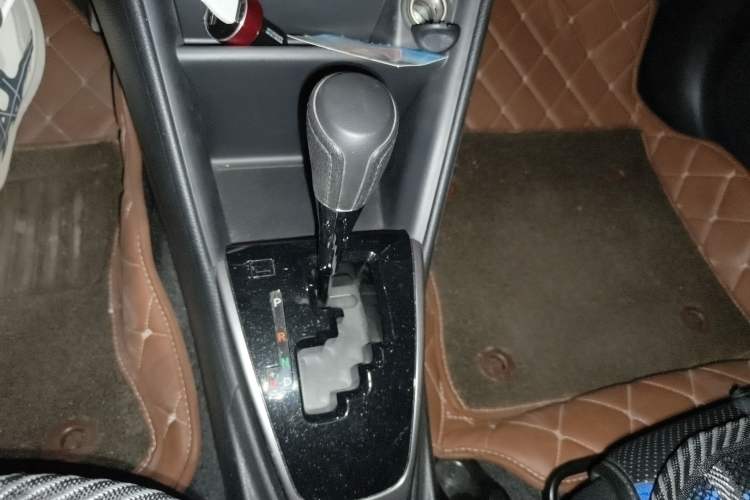 Used Toyota YARiS L Zhi Xiang 2017 1.5G CVT Xuan Dong Skyroof Edition Gear Lever