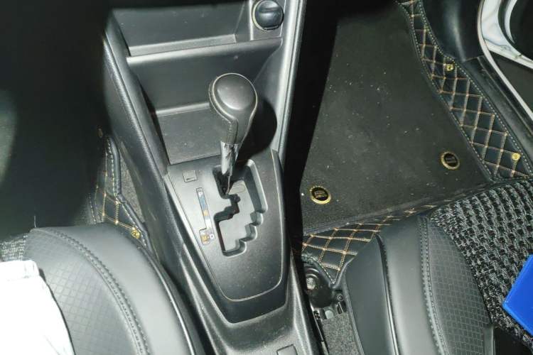Used Toyota YARiS L Zhi Xiang 2017 1.5E CVT Dynamic Edition Gear Lever