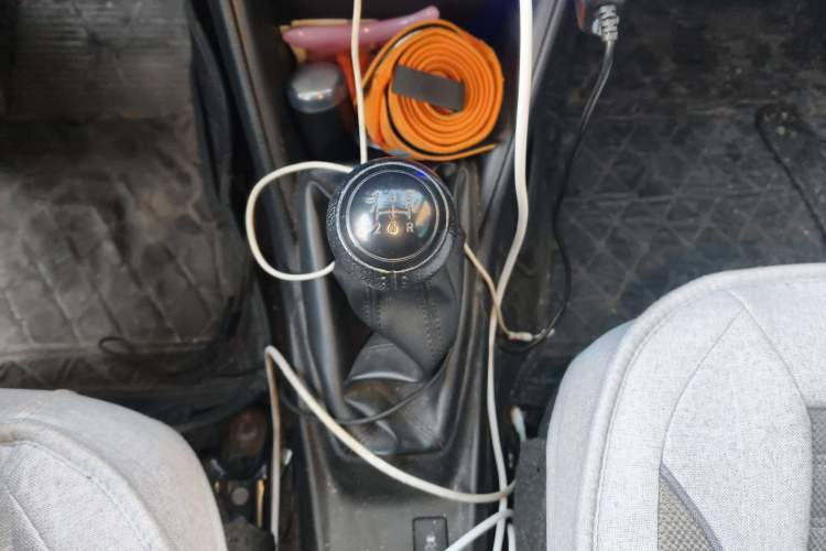 Used Toyota YARiS L Zhi Xiang 2017 1.3E Manual Charm Edition Gear Lever