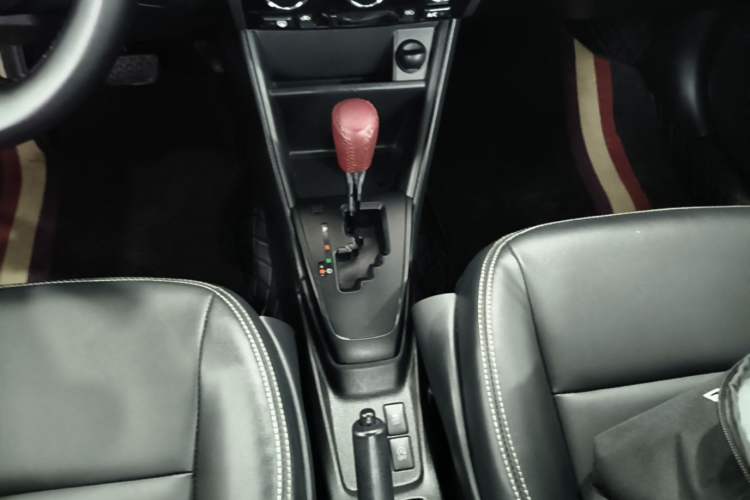 Used Toyota YARiS L Zhi Xiang 2017 1.3E CVT Charming Edition Gear Lever