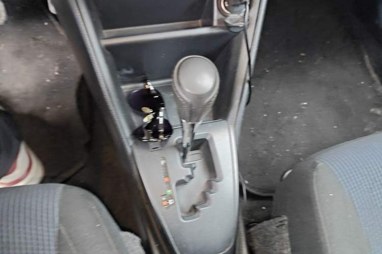 Used Toyota YARiS L Zhi Xiang 2017 1.5E CVT Dynamic Edition Gear Lever