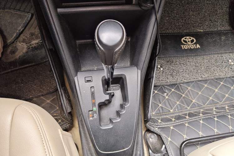 Used Toyota YARiS L Zhi Xiang 2017 1.5E CVT Dynamic Edition Gear Lever