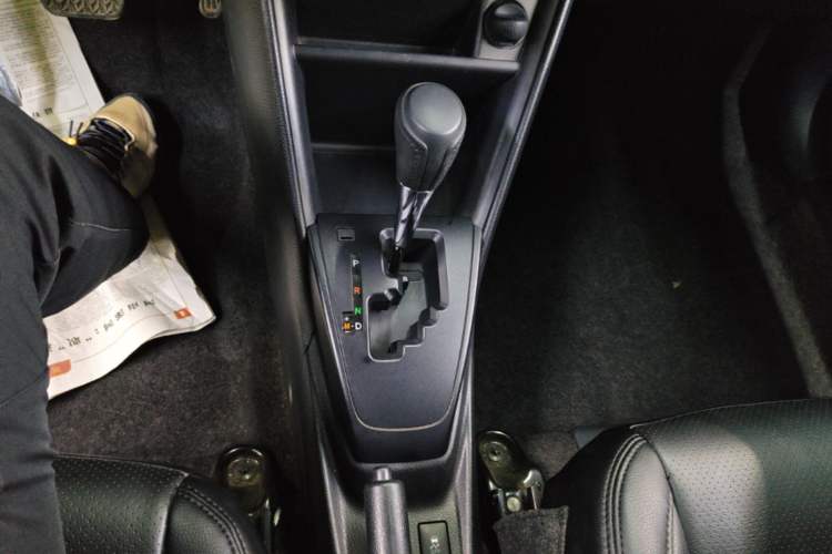 Used Toyota YARiS L Zhi Xiang 2017 1.5E CVT Dynamic Edition Gear Lever