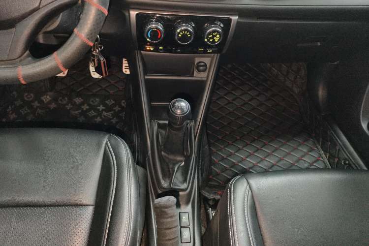 Used Toyota YARiS L Zhi Xiang 2017 1.5E Manual Charm Edition Gear Lever