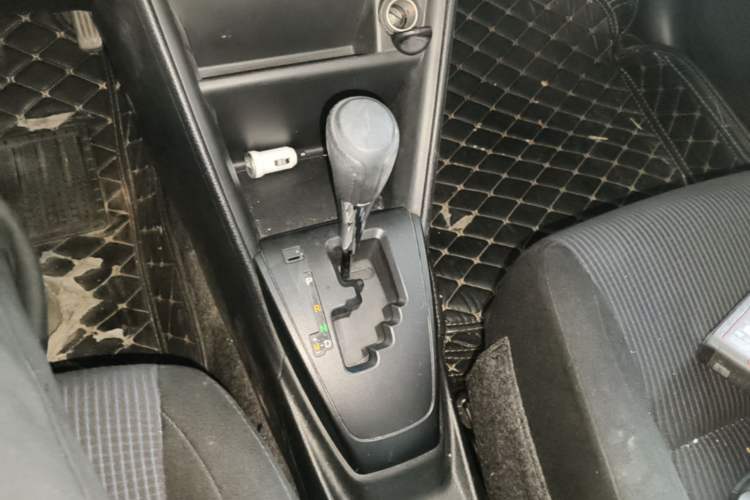 Used Toyota YARiS L Zhi Xiang 2017 1.5E CVT Dynamic Edition Gear Lever