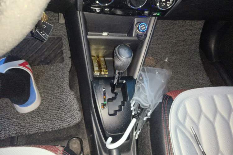 Used Toyota YARiS L Zhi Xiang 2017 1.5E CVT Dynamic Edition Gear Lever