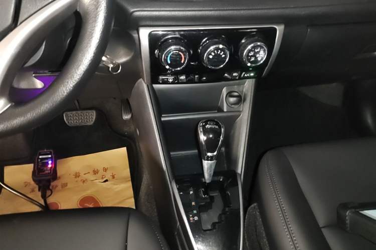 Used Toyota YARiS L Zhi Xiang 2017 1.5G CVT Xuan Dong Skyroof Edition Gear Lever