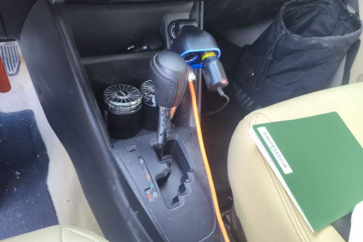 Used Toyota YARiS L Zhi Xiang 2017 1.5E CVT Dynamic Edition Gear Lever