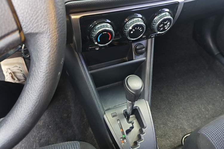 Used Toyota YARiS L Zhi Xiang 2017 1.5E CVT Dynamic Edition Gear Lever