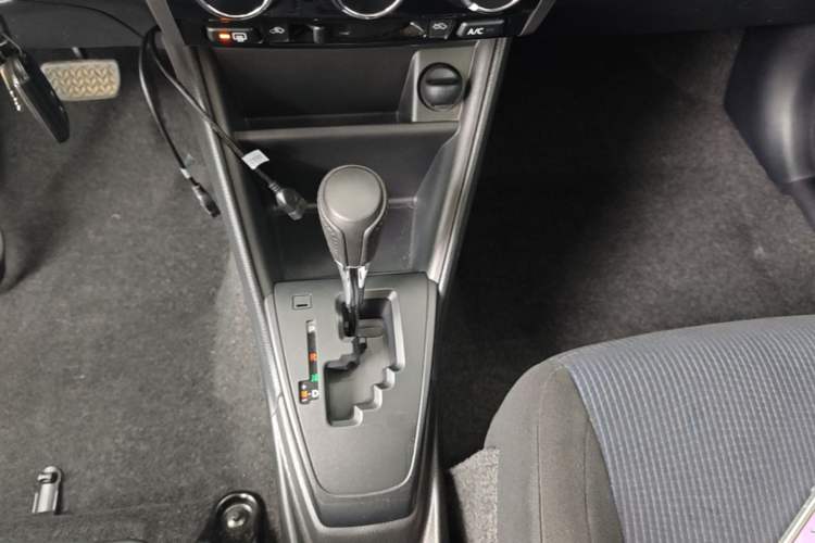 Used Toyota YARiS L Zhi Xiang 2017 1.5E CVT Dynamic Edition Gear Lever