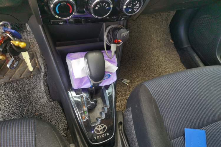 Used Toyota YARiS L Zhi Xiang 2017 1.5E CVT Dynamic Edition Gear Lever