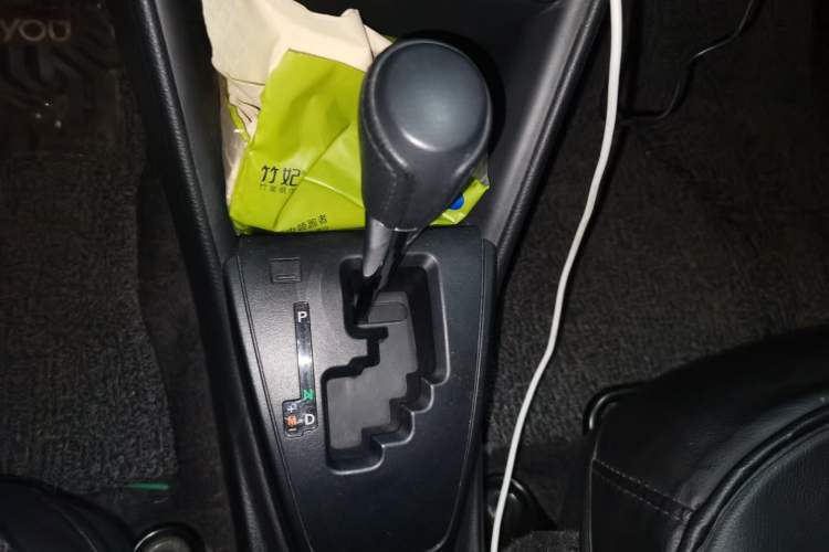 Used Toyota YARiS L Zhi Xiang 2017 1.5E CVT Dynamic Edition Gear Lever