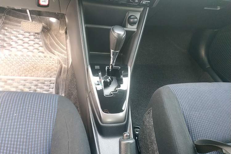 Used Toyota YARiS L Zhi Xiang 2017 1.5E CVT Dynamic Edition Gear Lever