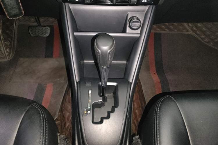 Used Toyota YARiS L Zhi Xiang 2017 1.5E CVT Dynamic Edition Gear Lever