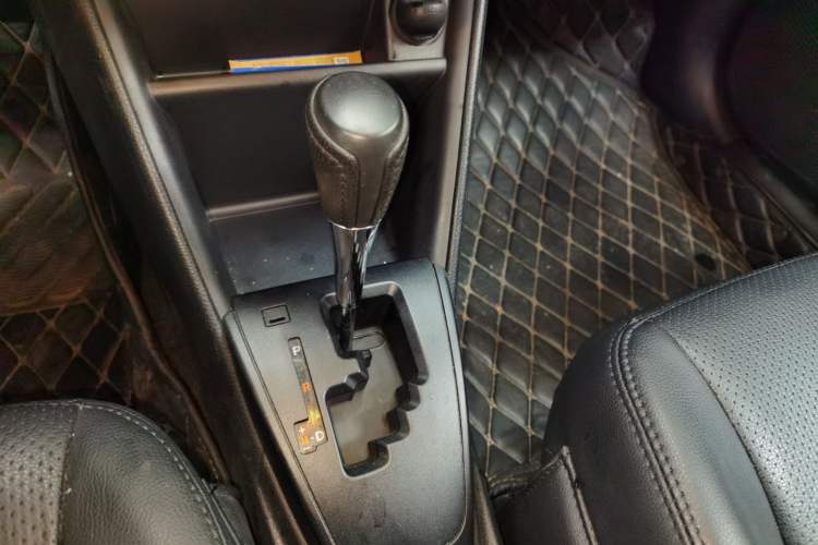 Used Toyota YARiS L Zhi Xiang 2017 1.5E CVT Dynamic Edition Gear Lever