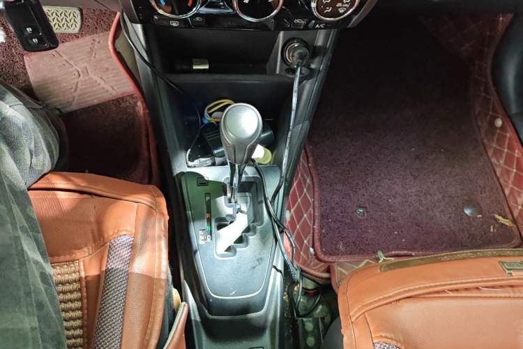 Used Toyota YARiS L Zhi Xiang 2017 1.5G CVT Xuan Dong Edition Gear Lever