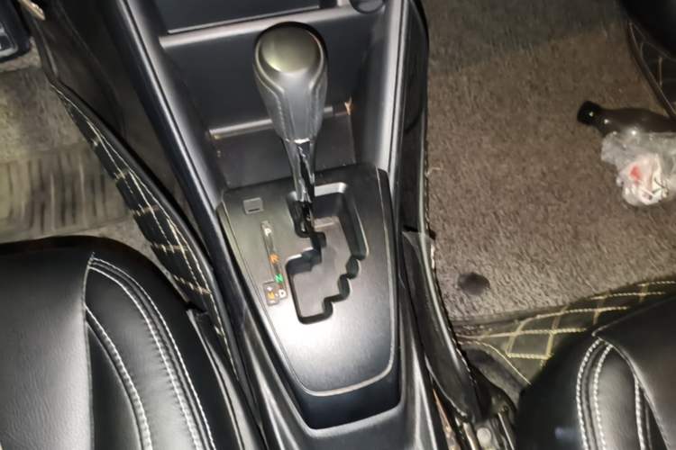 Used Toyota YARiS L Zhi Xiang 2017 1.5E CVT Dynamic Edition Gear Lever
