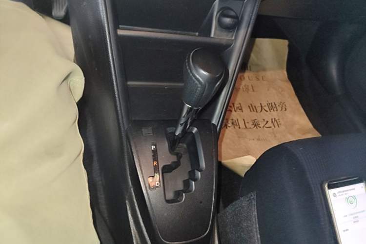 Used Toyota YARiS L Zhi Xiang 2017 1.5E CVT Dynamic Edition Gear Lever