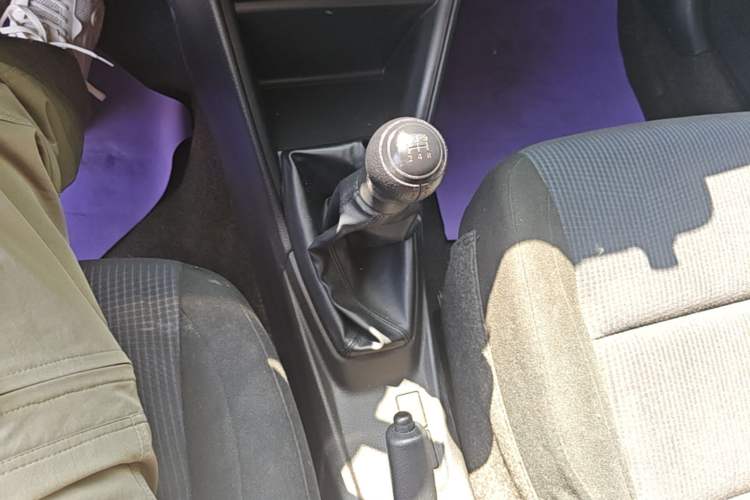 Used Toyota YARiS L Zhi Xiang 2017 1.3E Manual Charm Edition Gear Lever