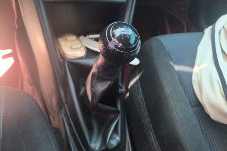 Used Toyota YARiS L Zhi Xiang 2017 1.3E Manual Charm Edition Gear Lever