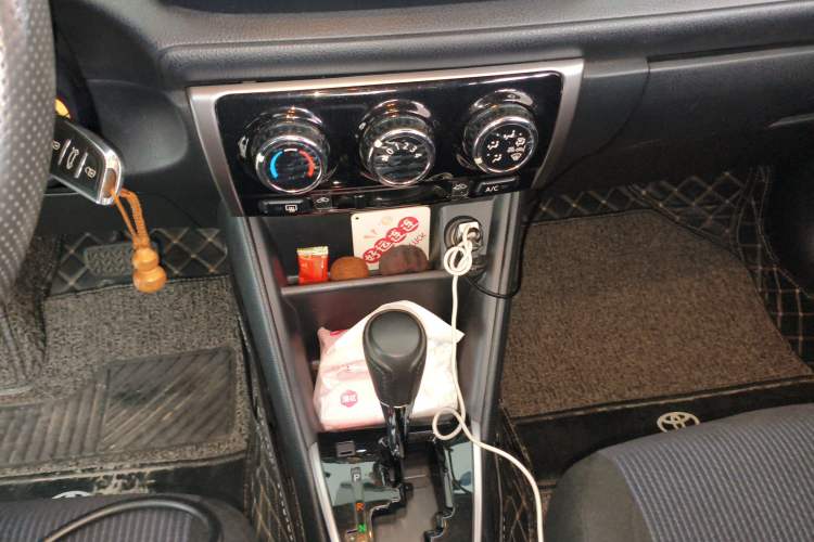 Used Toyota YARiS L Zhi Xiang 2017 1.5E CVT Dynamic Edition Gear Lever