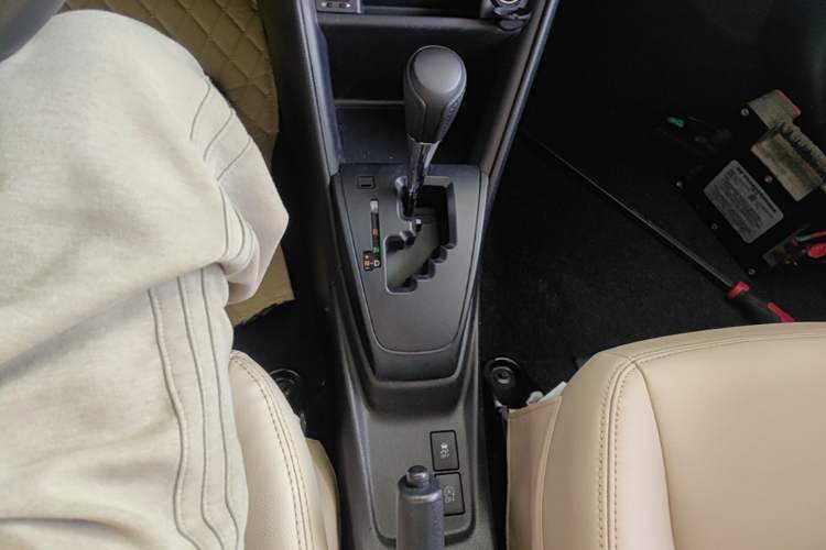 Used Toyota YARiS L Zhi Xiang 2017 1.5E CVT Dynamic Edition Gear Lever