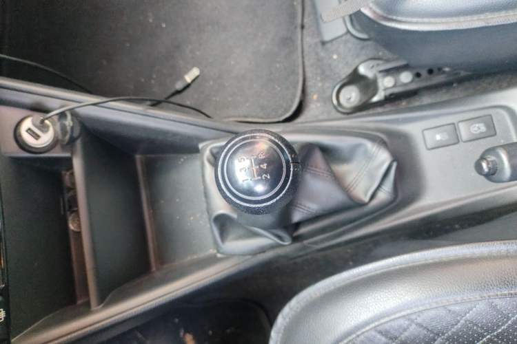 Used Toyota YARiS L Zhi Xiang 2017 1.3E Manual Charm Edition Gear Lever