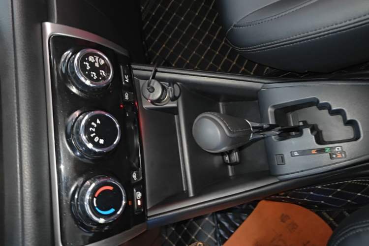 Used Toyota YARiS L Zhi Xiang 2017 1.5E CVT Dynamic Edition Gear Lever