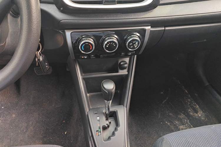 Used Toyota YARiS L Zhi Xiang 2017 1.5E CVT Dynamic Edition Gear Lever