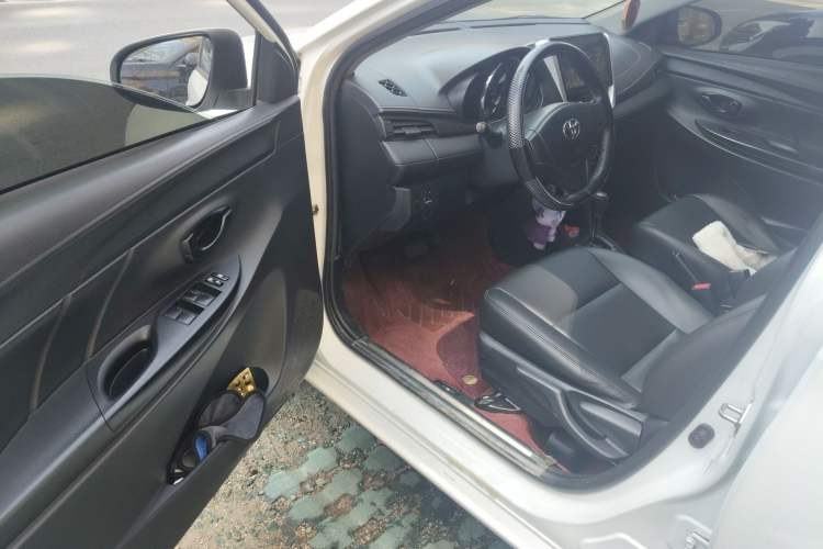 Used Toyota YARiS L Zhi Xiang 2017 1.5E CVT Dynamic Edition Interior 3