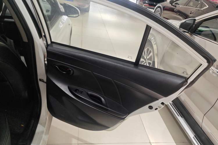 Used Toyota YARiS L Zhi Xiang 2017 1.5E CVT Dynamic Edition Interior 6