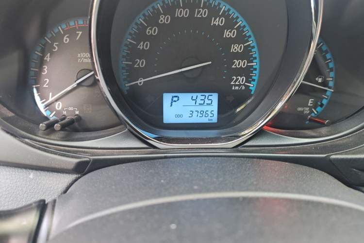 Used Toyota YARiS L Zhi Xiang 2017 1.5E CVT Dynamic Edition Odometer Close Up