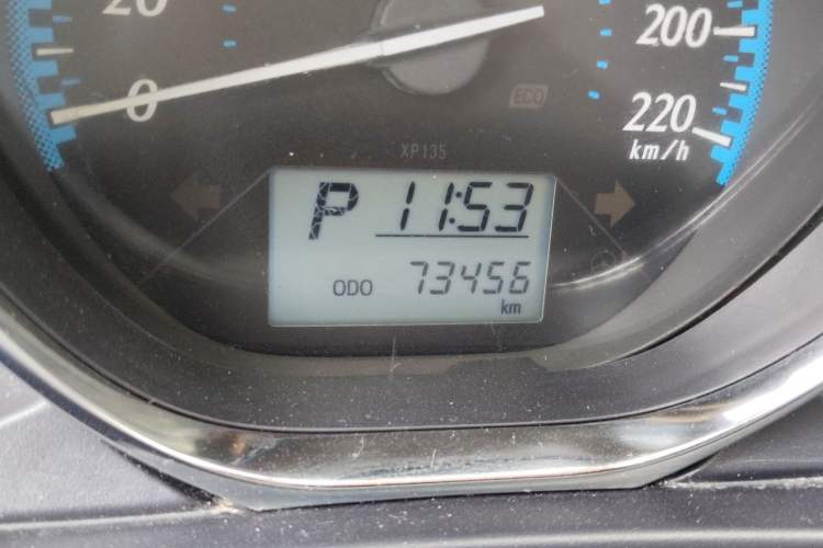 Used Toyota YARiS L Zhi Xiang 2017 1.5E CVT Dynamic Edition Odometer Close Up