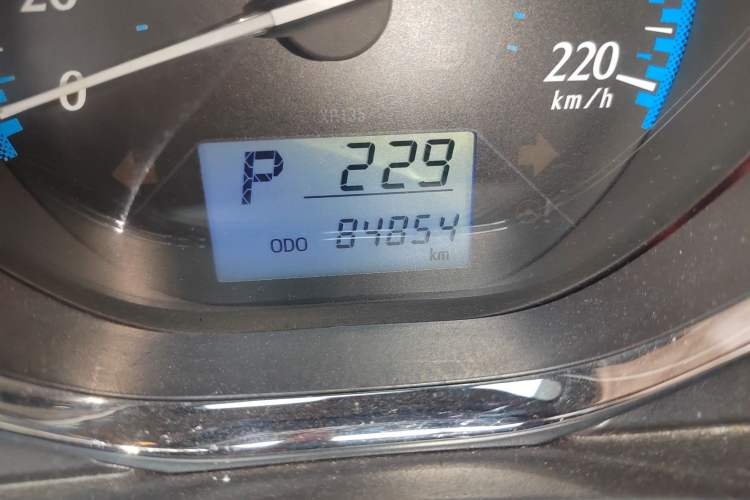 Used Toyota YARiS L Zhi Xiang 2017 1.5E CVT Dynamic Edition Odometer Close Up