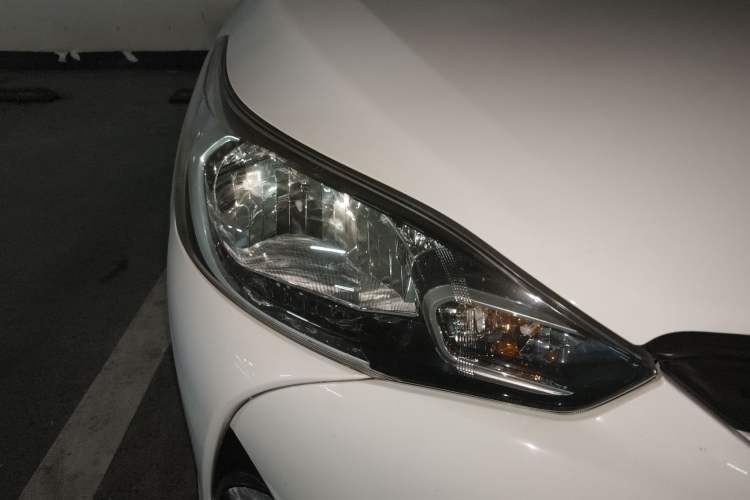 Used Toyota YARiS L Zhi Xiang 2017 1.5G CVT Xuan Dong Skyroof Edition Right Front Headlight