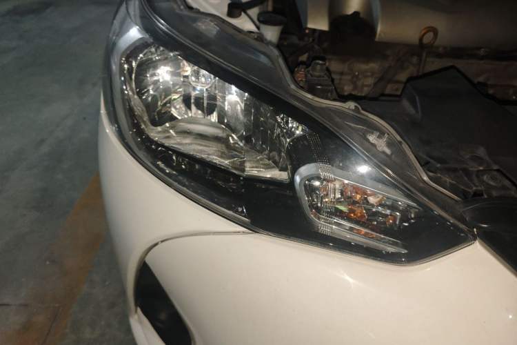 Used Toyota YARiS L Zhi Xiang 2017 1.5E CVT Dynamic Edition Right Front Headlight
