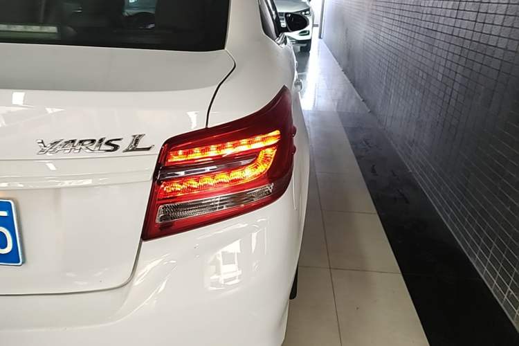 Used Toyota YARiS L Zhi Xiang 2017 1.5G CVT Xuan Dong Skyroof Edition Right Rear Taillight