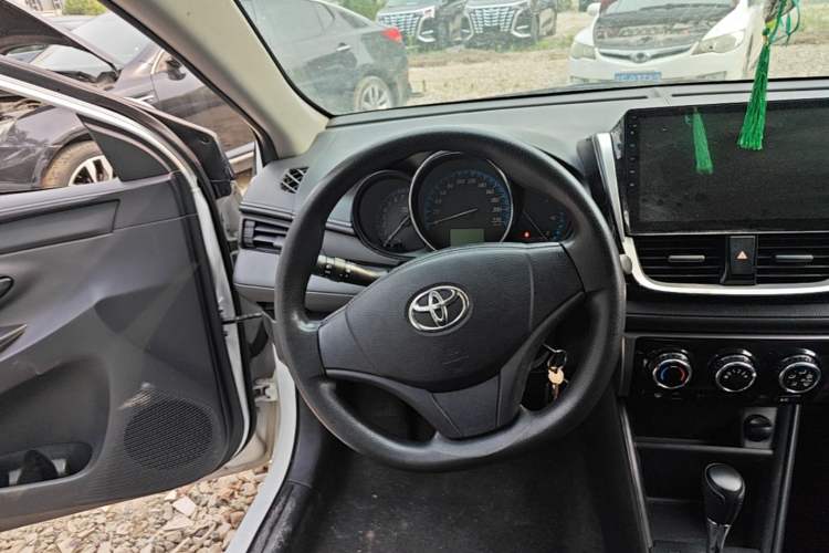 Used Toyota YARiS L Zhi Xiang 2017 1.5E CVT Dynamic Edition Steering Wheel