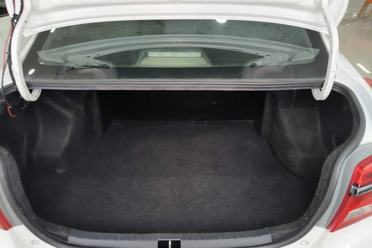 Used Toyota YARiS L Zhi Xiang 2017 1.3E CVT Charming Edition Trunk