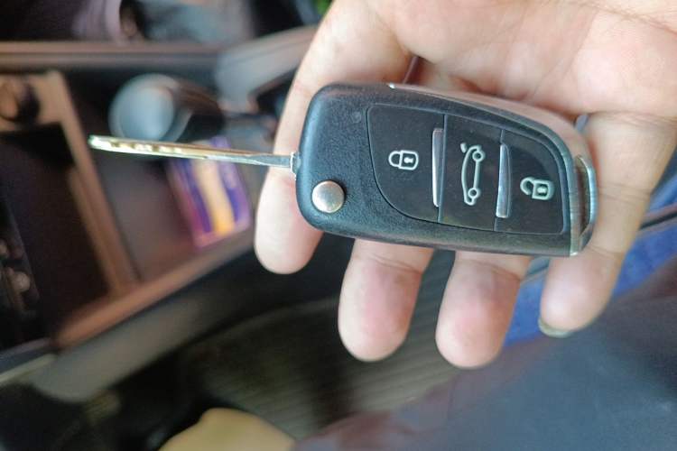 Used Toyota YARiS L Zhi Xiang 2017 1.5E CVT Dynamic Edition Vehicle Key