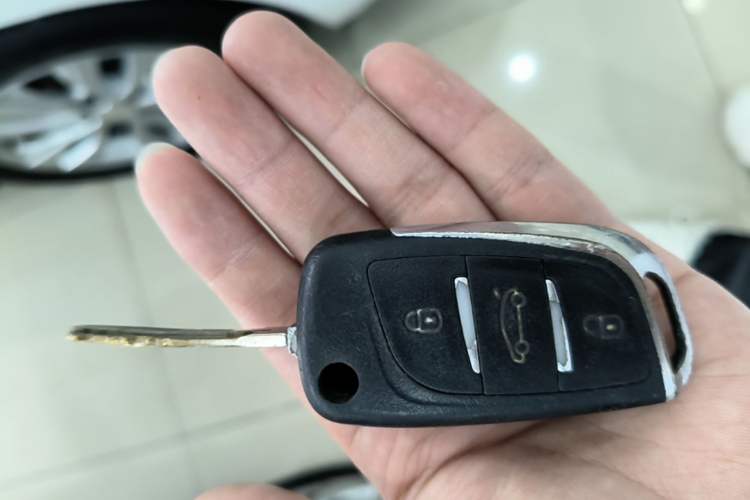 Used Toyota YARiS L Zhi Xiang 2017 1.3E CVT Charming Edition Vehicle Key