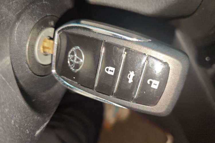 Used Toyota YARiS L Zhi Xiang 2017 1.5E CVT Dynamic Edition Vehicle Key